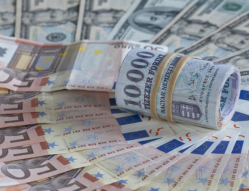 Novemberben a nemzetközi elit tagjává válhat a magyar forint