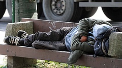 Hajléktalanság - szórják a figyelmeztetéseket a rendőrök