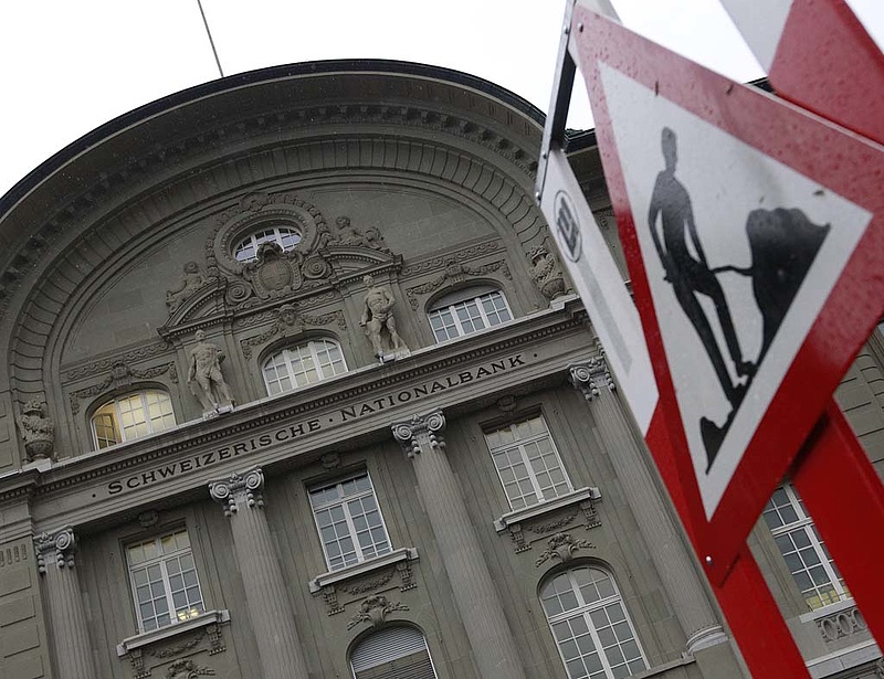 A svájci jegybank megvédi az euró-árfolyamgátat