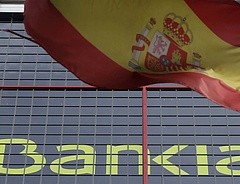 Újabb tömeges leminősítés a spanyol bankoknak