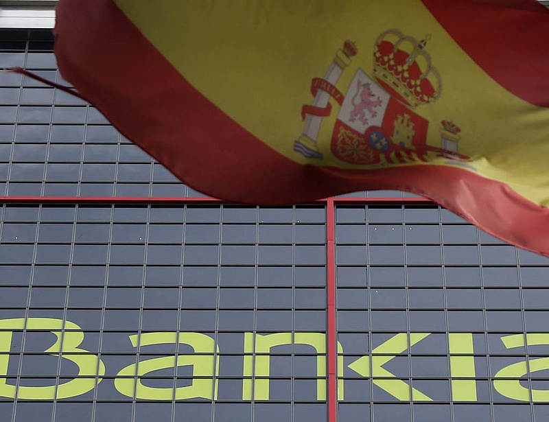 Újabb tömeges leminősítés a spanyol bankoknak