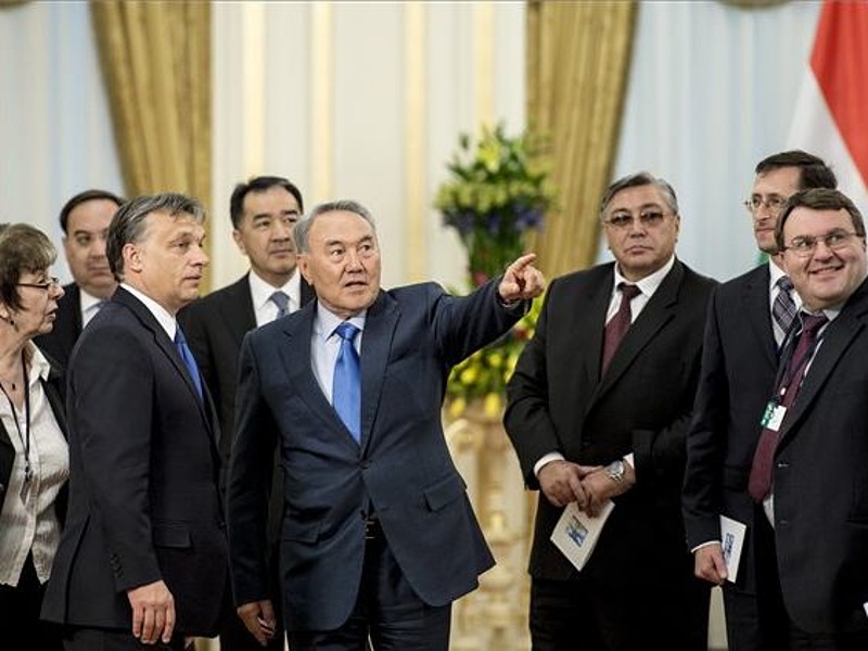 Keleti nyitás - Orbán Kazahsztánba utazik