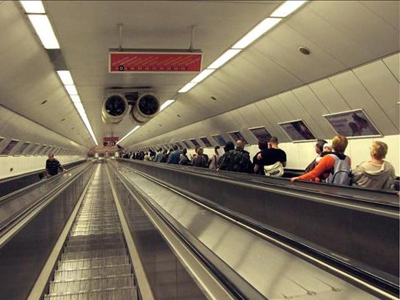 Bombariadó a budapesti metrón - pótlóbuszok közlekednek (frissített)