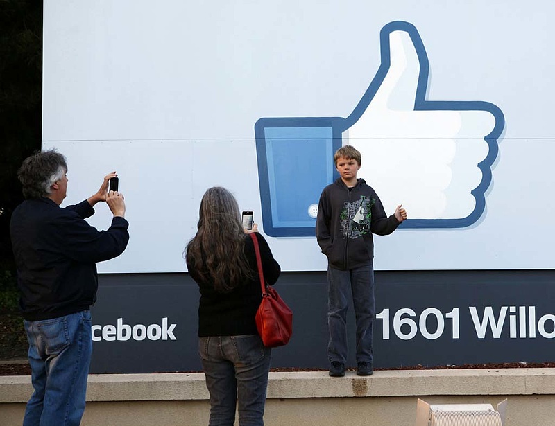 Nem ad el Facebook részvényt Zuckerberg