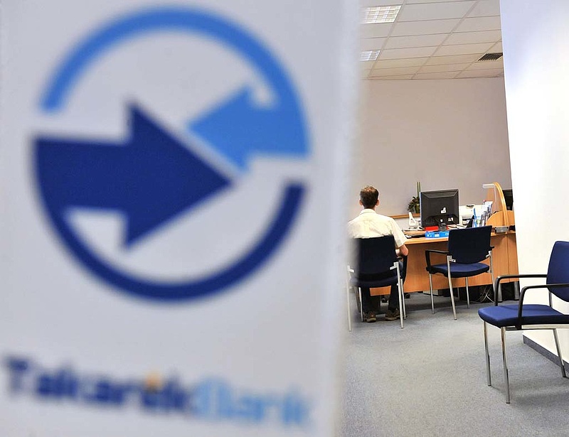 Lemondott a Takarékbank-vezér - a kormány terve lehet a háttérben