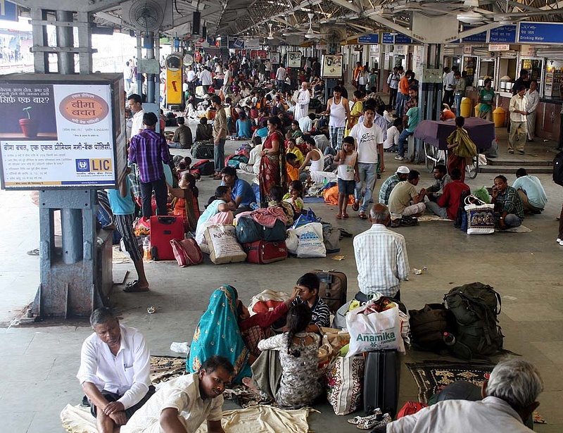 Riadókészültség Indiában: Katrinához hasonlítják a közeledő Phailin ciklont