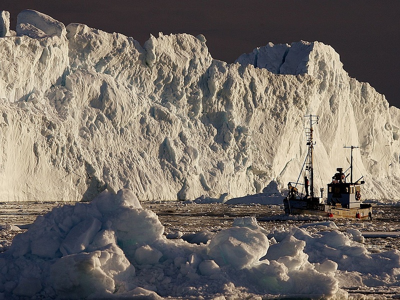 Visszaüt a klímaváltozás az olajcégekre - jéghegyek fenyegetik a kutatást