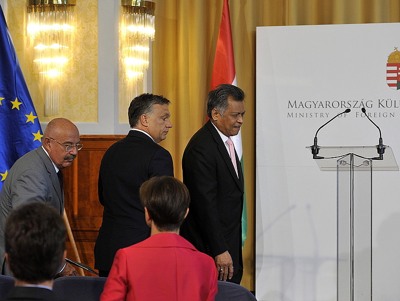 Orbán visszatért szabadságáról és eligazította a nagyköveteket