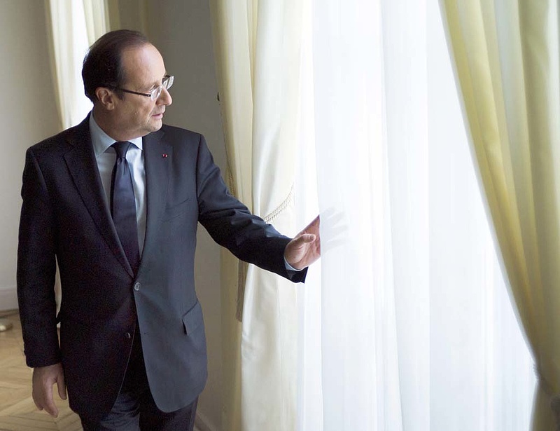Hollande váratlanul Moszkvába utazott