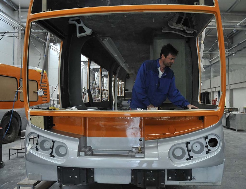 Bajban a neves magyar buszgyártó - jönnek az elbocsátások?