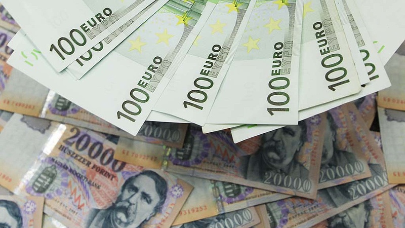 Maradt 308 forint alatt az euró árfolyama