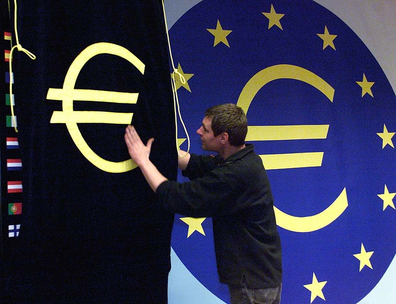 Három lépcsőben alakítanák át az euróövezetet