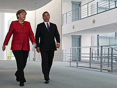 Orbán levélben magyarázkodik Merkelnek
