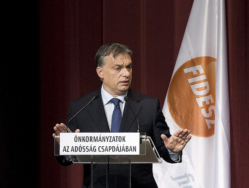 Itt van Orbán bejelentése - így menti meg az állam az önkormányzatokat