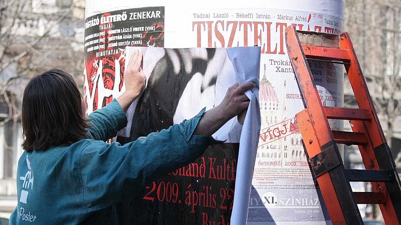 Népszava: piaci ár alatt kapott plakáthelyeket a Jobbik