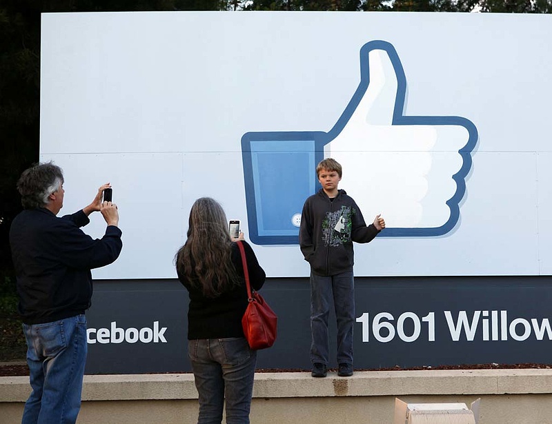 Beintett Magyarországnak a Facebook és a Google