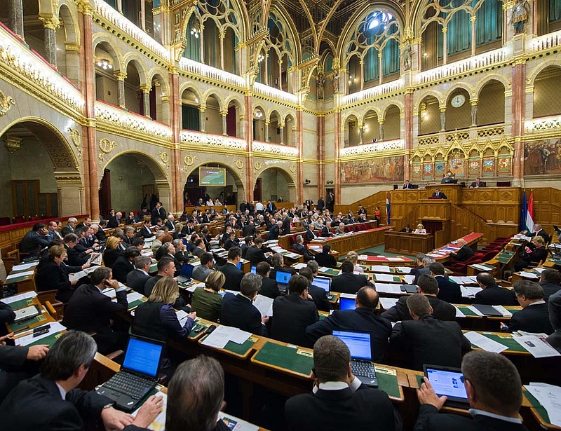 Nagy hajrában a magyar parlament