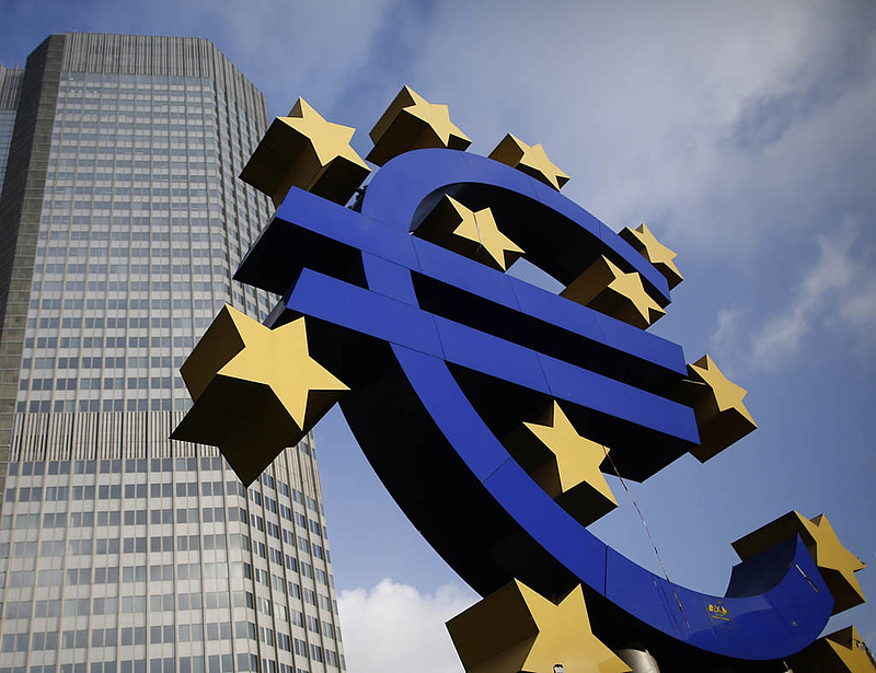 Rátenyerelt valaki az euróvétel gombra - 1,3171-ig emelkedett az árfolyam