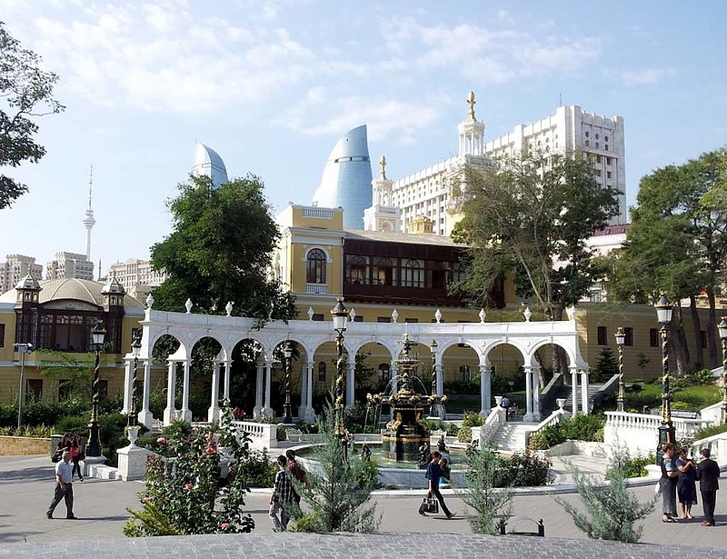 Azerbajdzsán 33,5 százalékkal leértékelte nemzeti valutáját