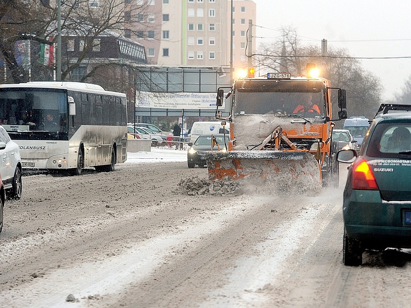 Budapestre is lecsapott a tél - mutatjuk a legveszélyesebb helyeket