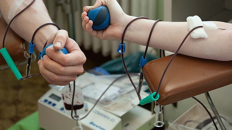 Véradásra buzdít a véradók világnapja alkalmából a Vöröskereszt és az Országos Vérellátó Szolgálat