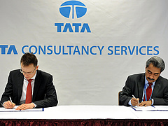 A Tata 300 új munkahelyet hoz létre Budapesten