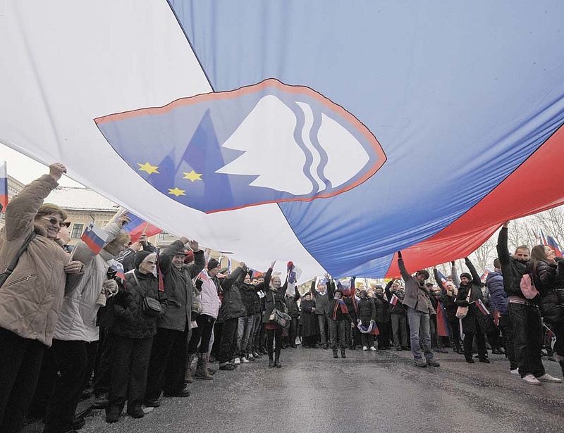 Lassult a szlovén visszaesés