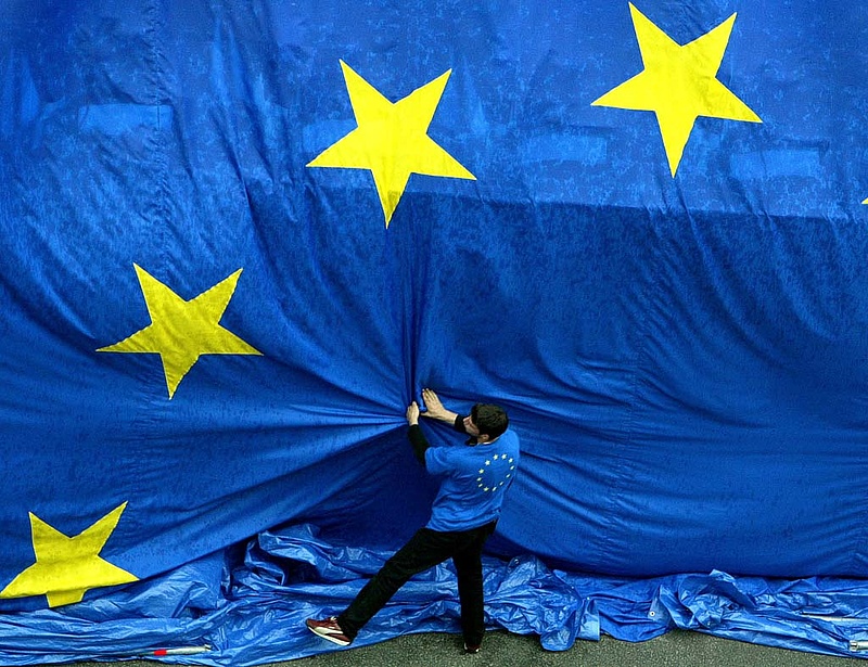 Egymilliárd eurót talált az EU