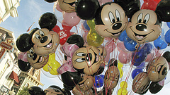 Bajban van a párizsi Disneyland - meg kell menteni