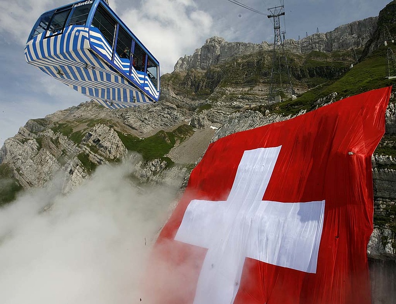 Több tucat svájci bankár kerülhet börtönbe