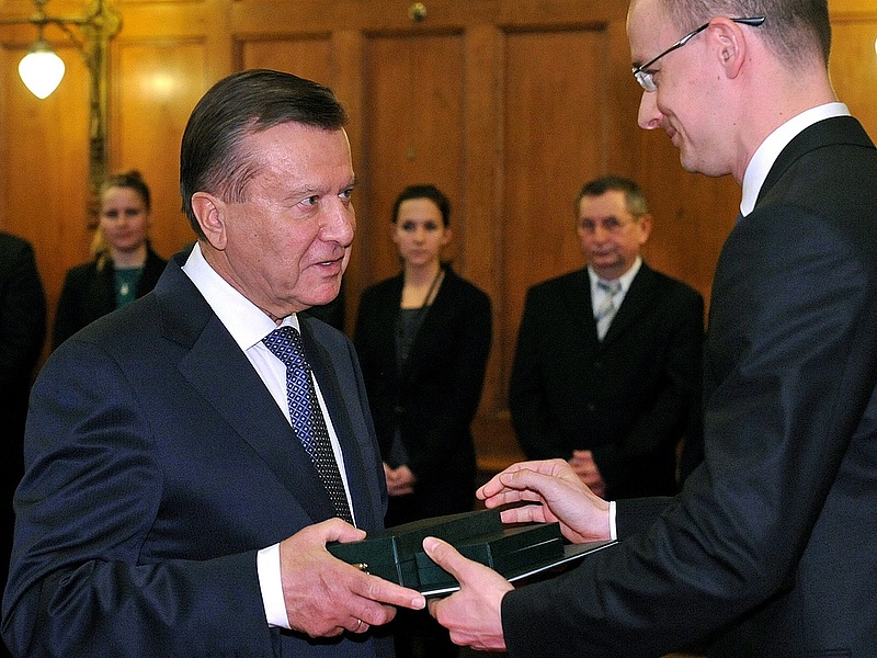 Kitüntette Szijjártó a Gazprom igazgatótanácsának elnökét