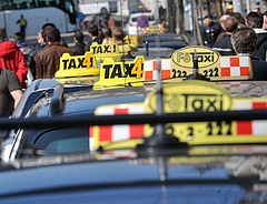 Engedett a taxis nyomásnak a főváros