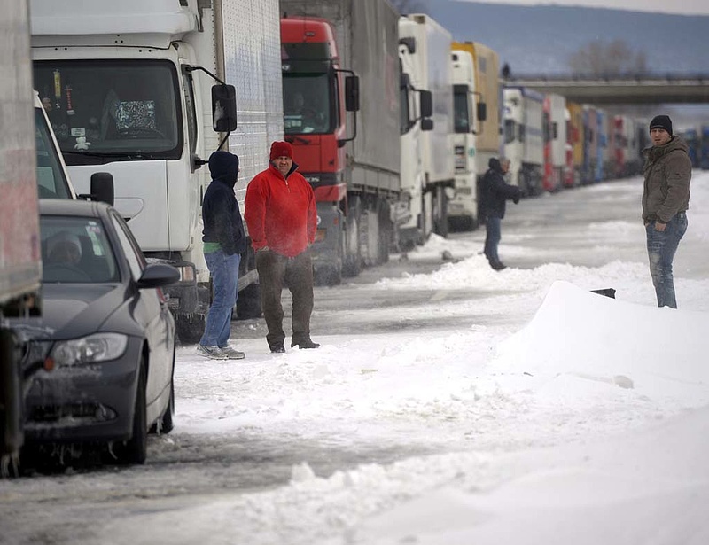 Autóval már szabad az átkelés Szerbiába