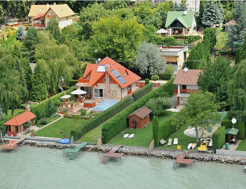 Meglepő árak a Balatonnál - mennyibe kerülnek az ingatlanok?