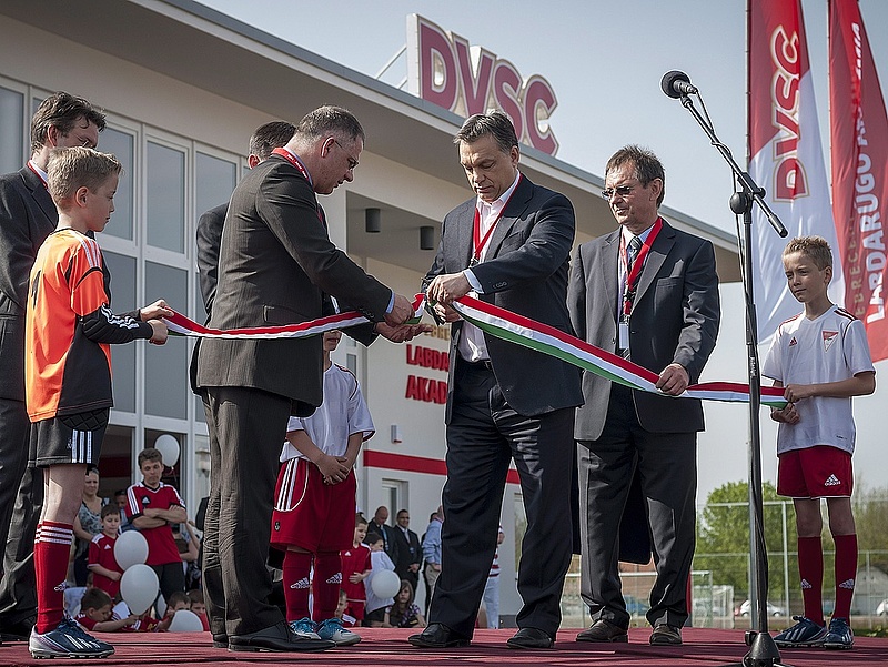 Orbán fociakadémiát avatott