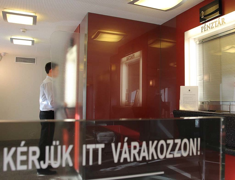 Lassan eltűnnek a bankfiókok Magyarországról?
