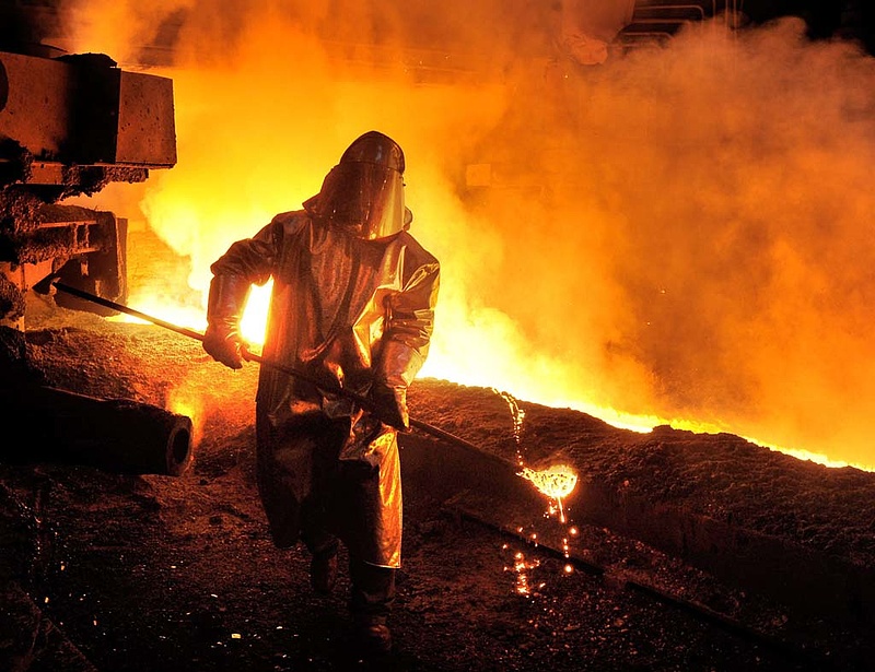Szabadesésben az ukrán acélipar