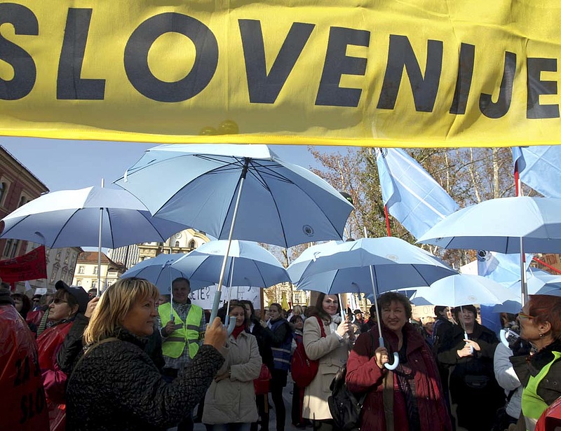 Megállapodás született a közszolgák bércsökkentéséről Szlovéniában