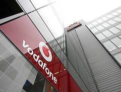 Orbán aláírta, százmilliót kap a Vodafone