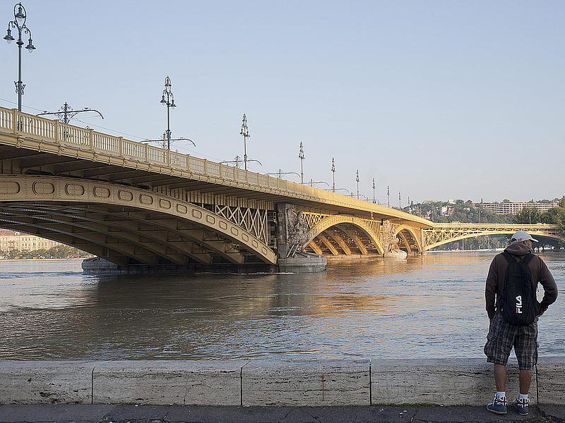 Átvette a Duna a terepet a Margit hídnál - A HÉV csak Szentendre és a Szentlélek tér között jár