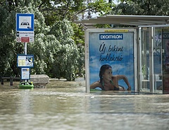 Reggeli árvízhelyzet: Dunaföldvárnál tetőzik a Duna, Budapesten apad