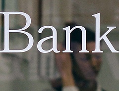 Bankok és biztosítók tűnhetnek el a magyar piacról