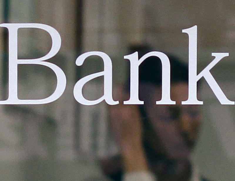 Roham a magyar bankoknál - viszik a milliárdokat