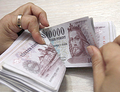 Hétfőtől kifizetik a Széchenyi Bank ügyfeleit