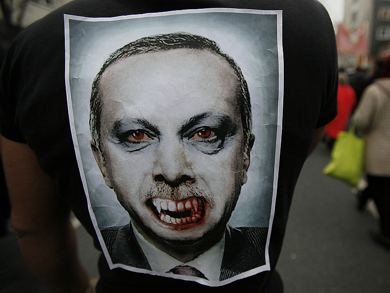 A török miniszterelnök \"kiirtaná\" a közösségi médiát