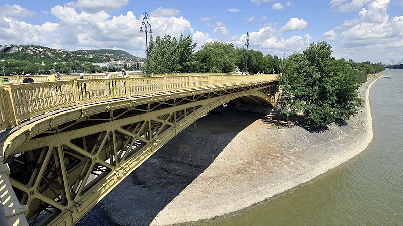 Bombariadó miatt lezárták a Margit hidat