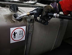 Fojtogató benzinárakat látnak a szakértők