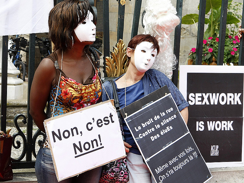 Franciaországban is büntethetik majd a prostituáltak ügyfeleit