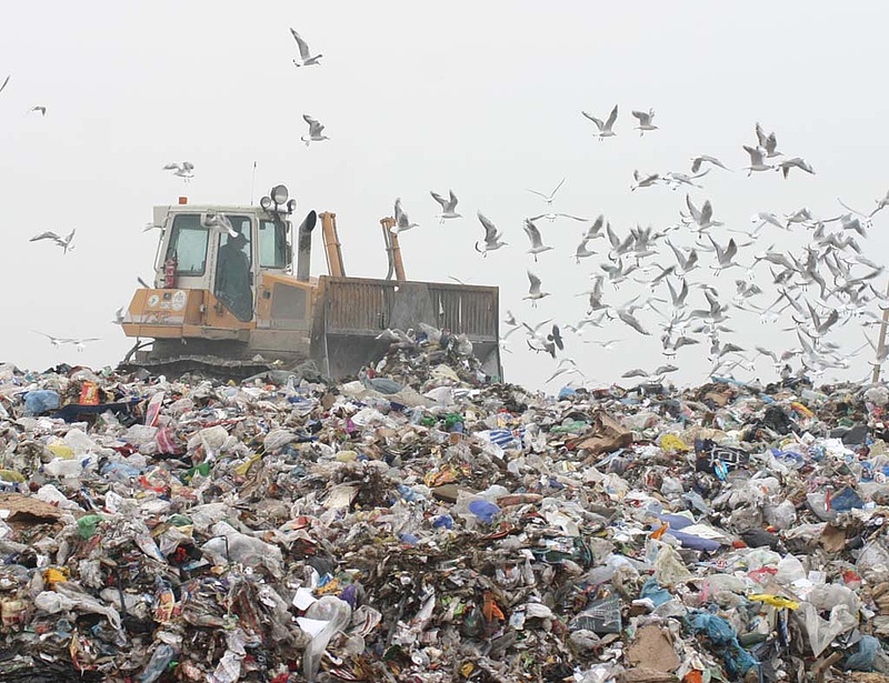 Vádat emeltek két román állampolgár ellen veszélyes hulladék lerakása miatt