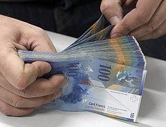 Svájci frank: 200 forint lehet a rögzített árfolyam